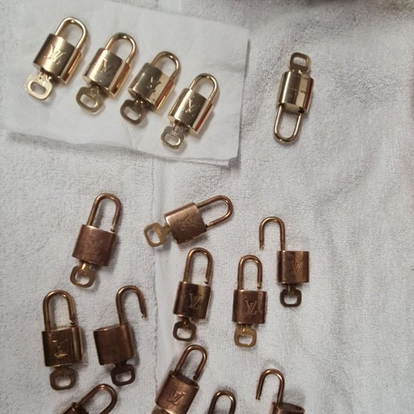 Authentic LV bag lock 🔒 and  key 🔑 - Picture 2 of 4